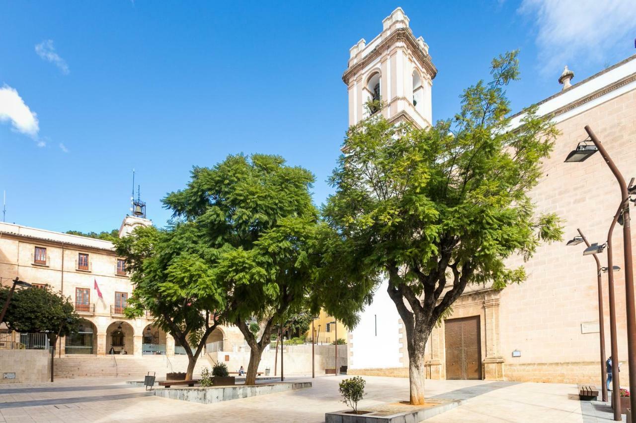 Estudios Ramon Llull Denia Bagian luar foto